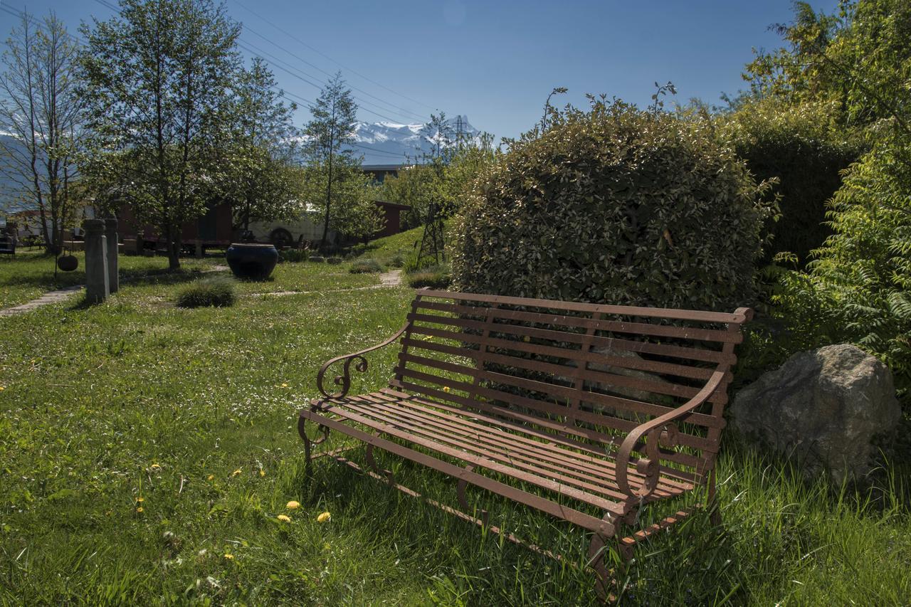 Crazy Lounge Bnb Aigle Exterior foto